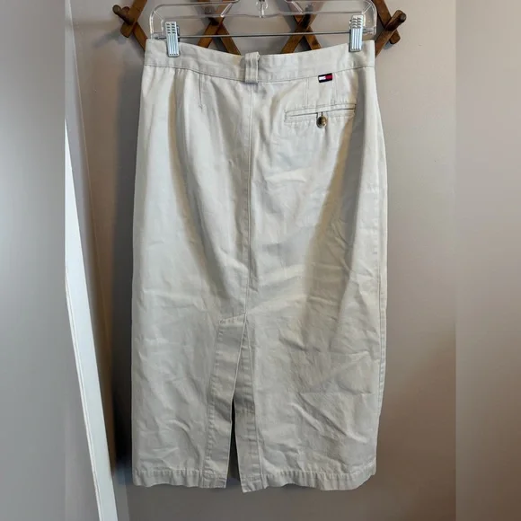Vintage Tommy Hilfiger Bone Button Front Midi Skirt Size 10 Tall
Preppy classic - Picture 6 of 7